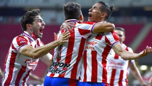 Chivas en festejo de gol