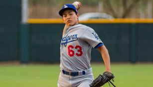 César Carrillo en práctica con Dodgers