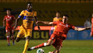 Julián Quiñones en partido ante Toluca