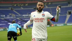 Depay en partido con Lyon