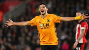 Raúl Jiménez celebrando su gol con Wolverhampton