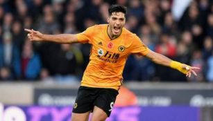 Raúl Jiménez celebrando su gol con Wolverhampton