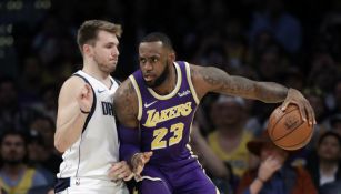 LeBron James en partido con Doncic