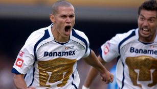 Darío Verón celebrando su gol en la Semifinal del Clausura 2009