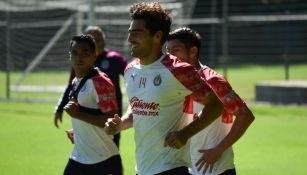 Antonio Briseño en práctica con Chivas