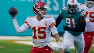 Patrick Mahomes en el partido de Chiefs y Miami