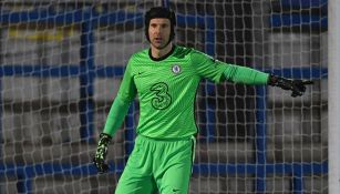 Petr Cech durante un duelo con el Chelsea Sub 23 