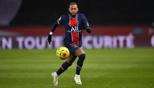 Neymar Jr. durante un duelo con el PSG 