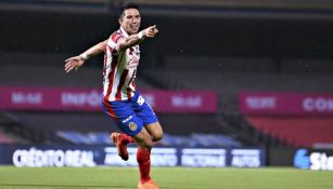 Jesús Molina en acción con Chivas 