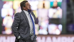 Miguel Herrera durante un partido con América