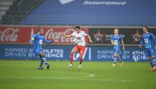 Omar Govea durante un partido con Zulte Waregem