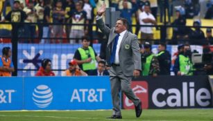 Miguel Herrera como técnico en un partido del América