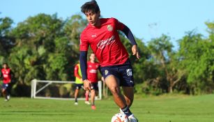 JJ Macías durante la pretemporada de Chivas en Cancún 