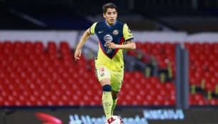 Santiago Cáseres durante un partido con América