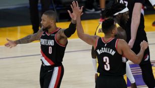 Damian Lillard y CJ McCollum en festejo ante Lakers