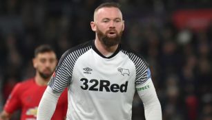 Wayne Rooney en un partido con el Derby County