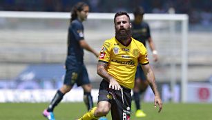 Marc Crosas en un partido con Leones Negros