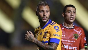 El Diente López en un partido con Tigres