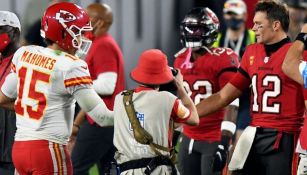 Mahomes y Brady se saludan tras un juego