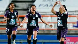 Mónica Ocampo celebra el gol de la victoria