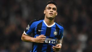 Lautaro Martínez durante un duelo con el Inter 