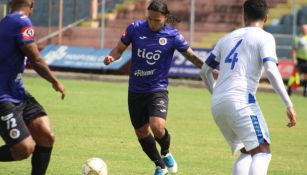 Carlos 'Gullit' Peña en su debut como jugador del Club Deportivo FAS 