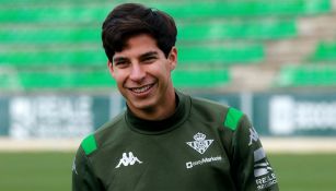 Diego Lainez en un entrenamiento con el Betis 