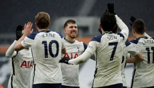 Jugadores del Tottenham festejando un gol a favor