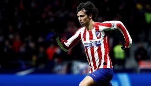 Joao Félix durante un duelo con el Atlético de Madrid 