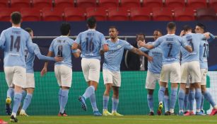 Jugadores del Manchester City festejan un gol 