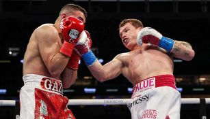 Canelo Álvarez conecta a Avni Yildirim