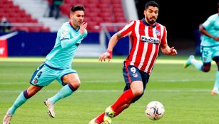 Luis Suárez durante un duelo con el Atlético de Madrid 