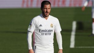 Eden Hazard durante un duelo con el Real Madrid 