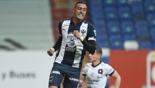 Funes Mori festejando un gol a favor con Rayados