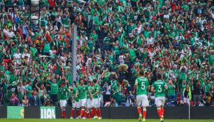 Afición festejando un gol del Tricolor