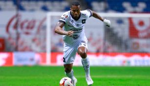 Antonio Valencia en acción con Querétaro