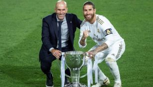 Zidane y Ramos posan con el título de LaLiga 