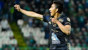 Ángel Mena en festejo ante Necaxa