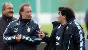 Carlos Bilardo junto a Diego Maradona en la Albiceleste