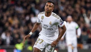 Rodrygo Goes durante un duelo con el Real Madrid 