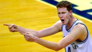 NBA: Shawn Bradley quedó paralizado tras sufrir un accidente, confirmó Mavericks