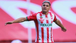 Maxi Salas en acción con Necaxa