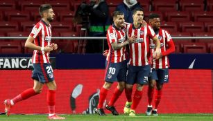 Jugadores del Atlético celebran gol vs Alavés