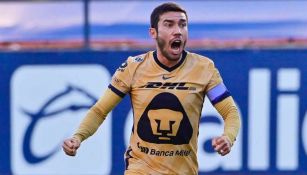 Juan Pablo Vigón en festejo con Pumas