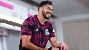 Henry Martín con playera de la Selección Mexicana