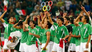 El Tri celebra la goleada a EU en 2004 que le dio el pase a Atenas 2004