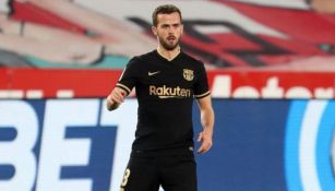 Miralem Pjanic en un partido con el Barcelona