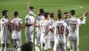 Jugadores españoles celebran gol vs Grecia