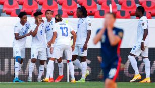 Jugadores de Honduras Sub 23 festejan un gol ante Estados Unidos