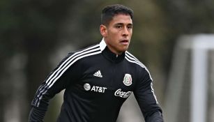 Luis Romo en partido con México